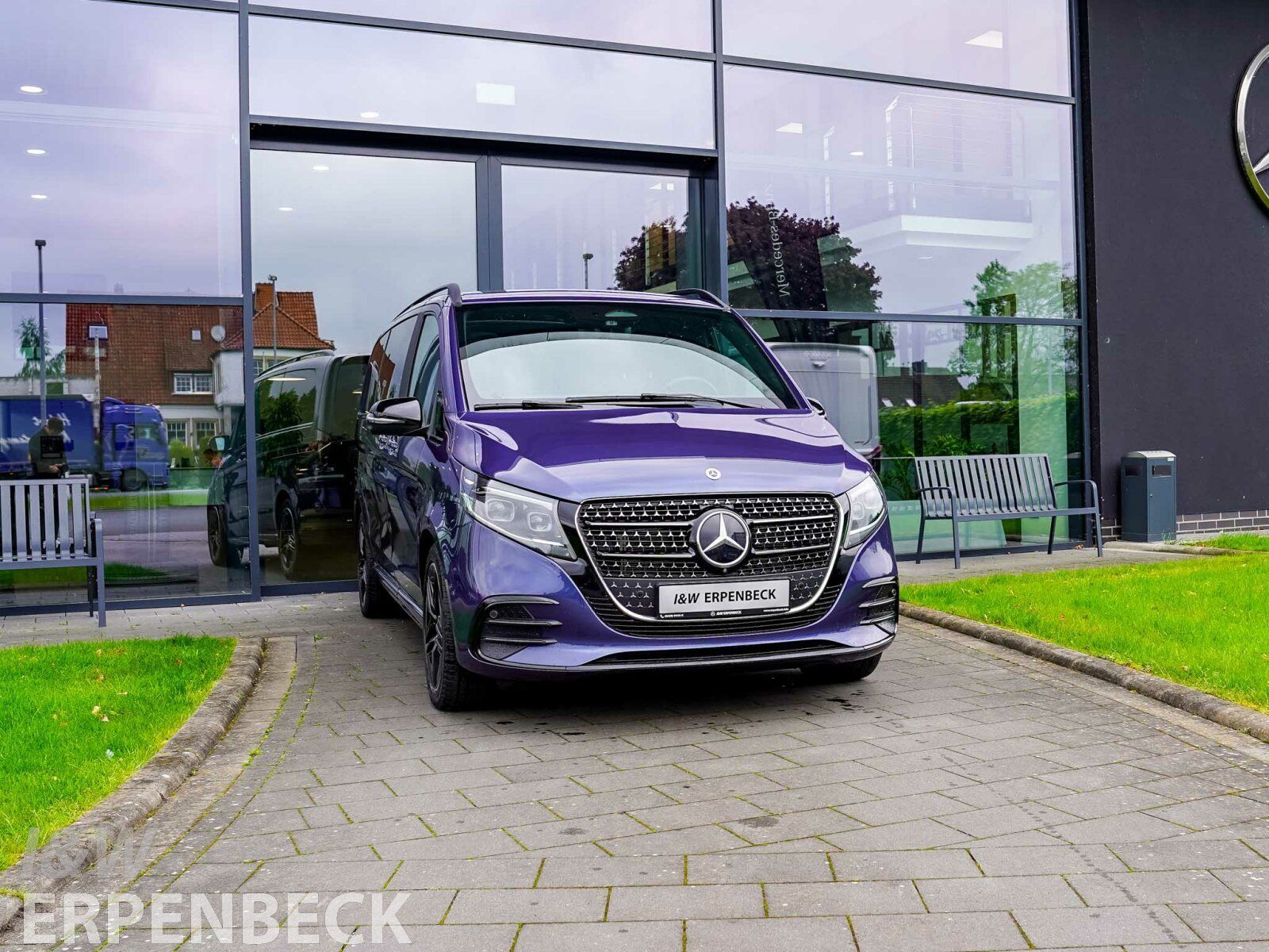 Fahrzeugabbildung Mercedes-Benz V 300 d AVANTGARDE L AMG AHK Distronic Airmatic