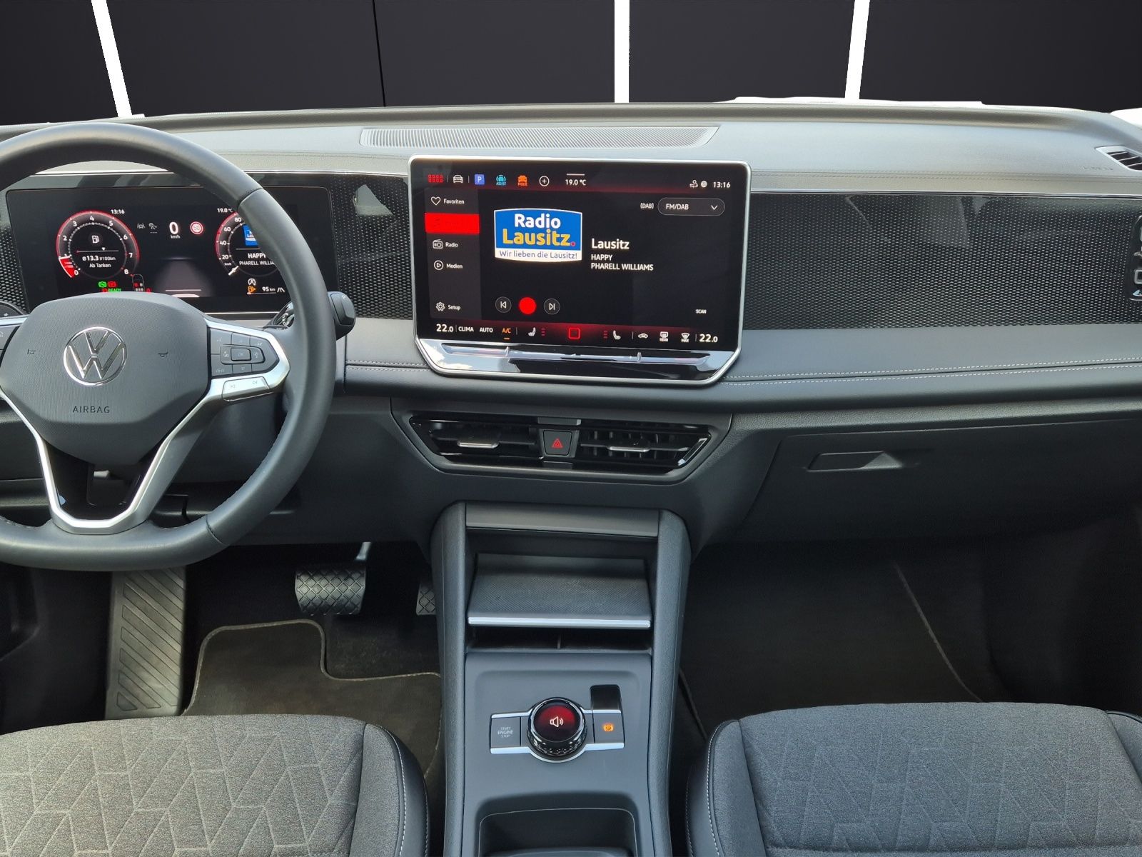 Fahrzeugabbildung Volkswagen Tiguan eTSI Life DSG LED AHK Navi AID ACC RFK SH