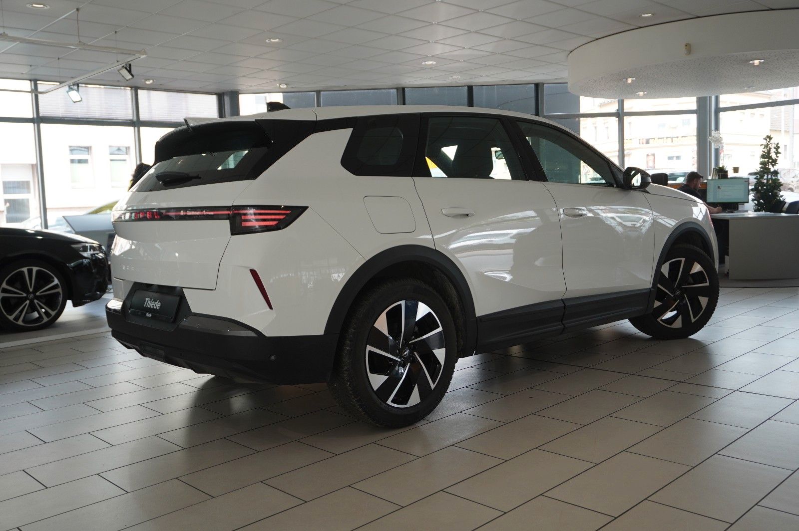 Fahrzeugabbildung Opel Grandland 1.2 48V HYBRID EDIT. NAVI/LED/KAMERA
