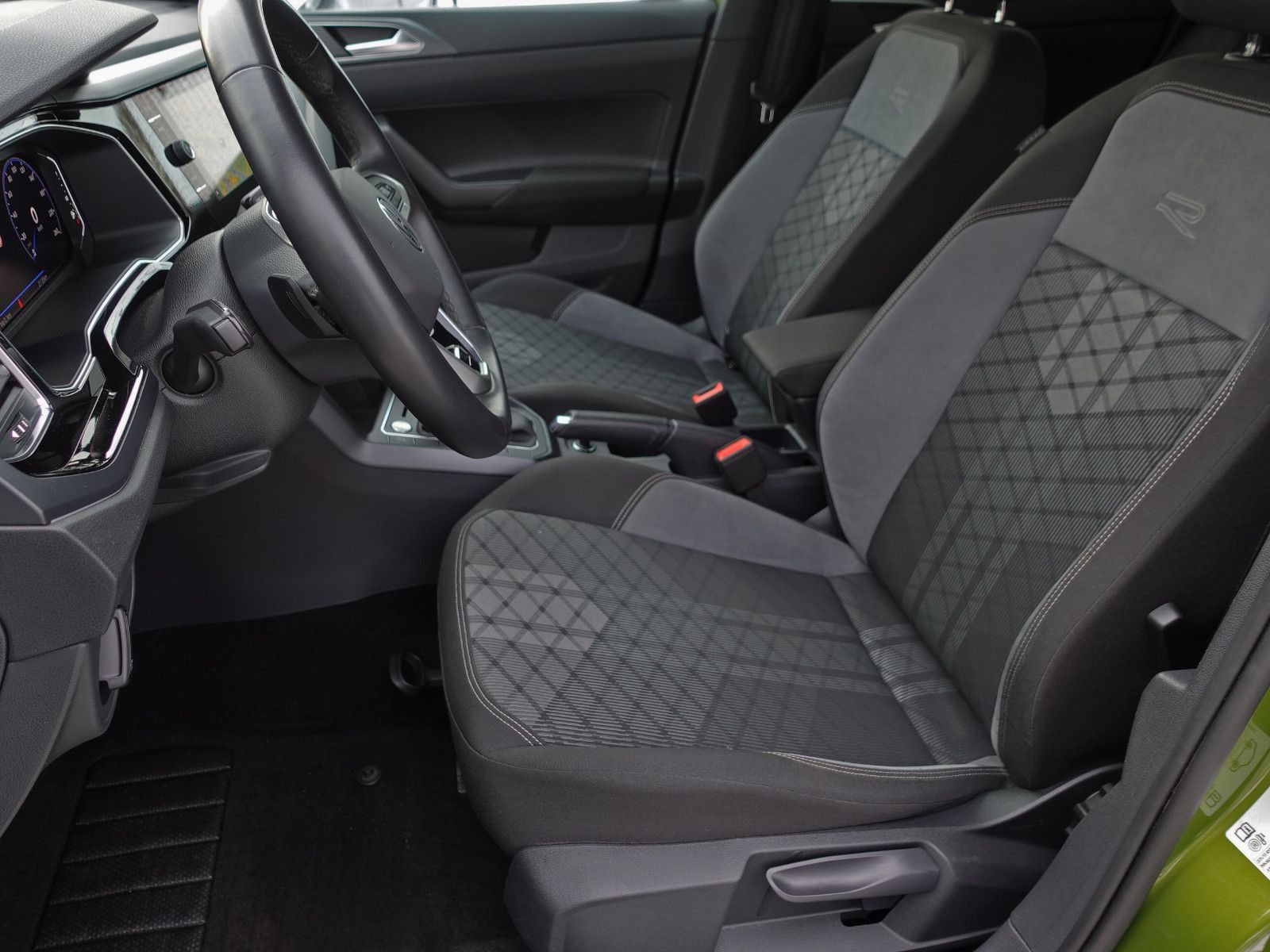 Fahrzeugabbildung Volkswagen Taigo 1.5 TSI DSG R-Line Black Style AHK Assist