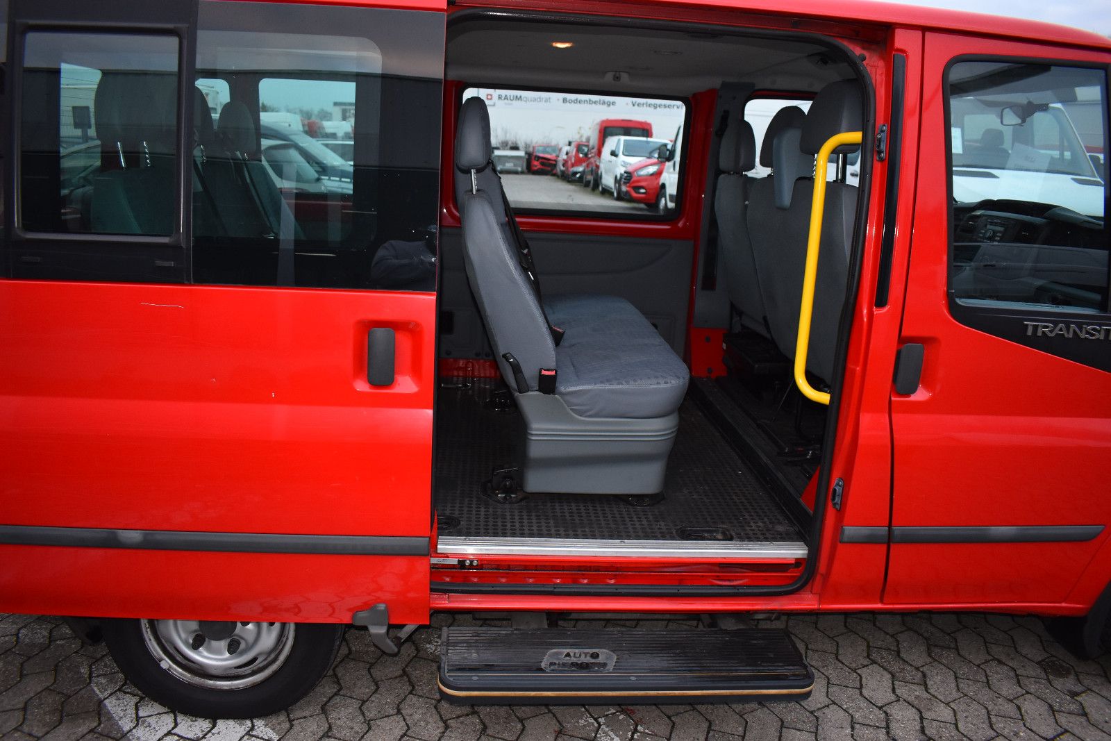 Fahrzeugabbildung Ford Transit Kombi FT 280 K Behindertengerecht *1649