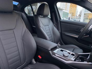 BMW 330d xDrive Limousine M Sportpaket HK HiFi DAB