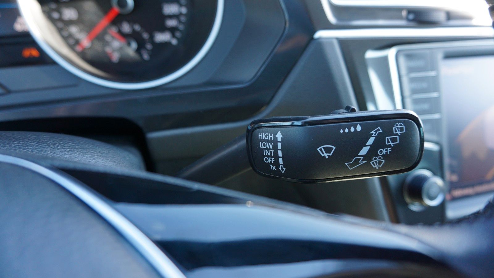 Fahrzeugabbildung Volkswagen Tiguan Comfortline BMT, LED,Navi,PDC, AHK el.