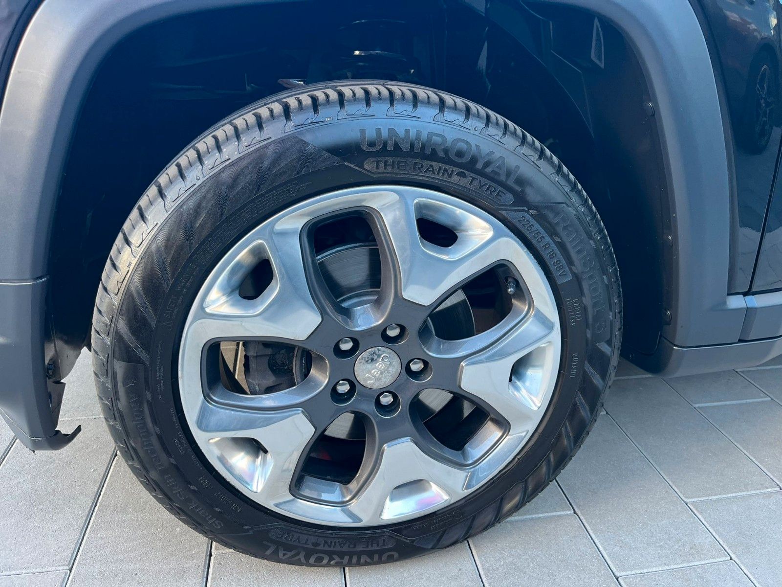 Fahrzeugabbildung Jeep Compass Limited 4WD