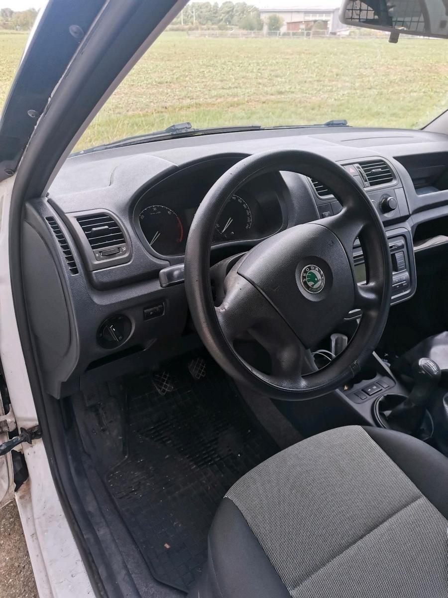 Skoda Roomster 2009 — photo 11