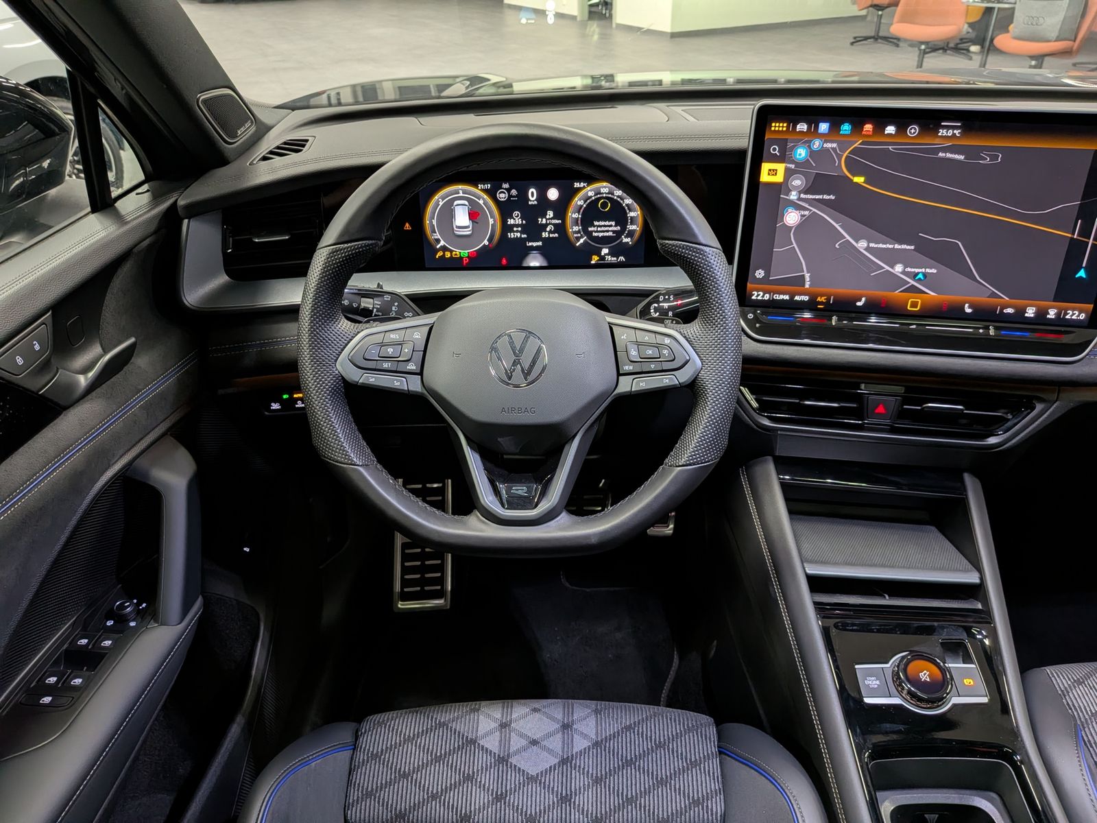 Fahrzeugabbildung Volkswagen Tayron 2.0TDI 4M R-Line Launch Pano Black AHK 20