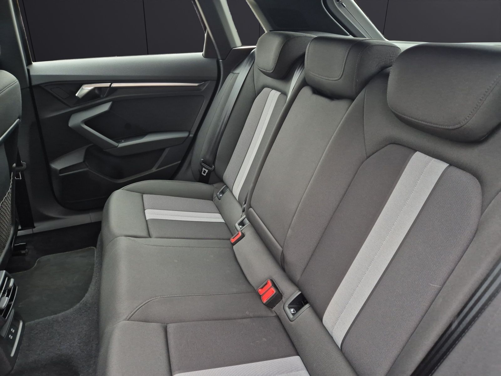 Fahrzeugabbildung Audi A3 Sportback 35 TFSI S line S-tronic LED ACC AVC