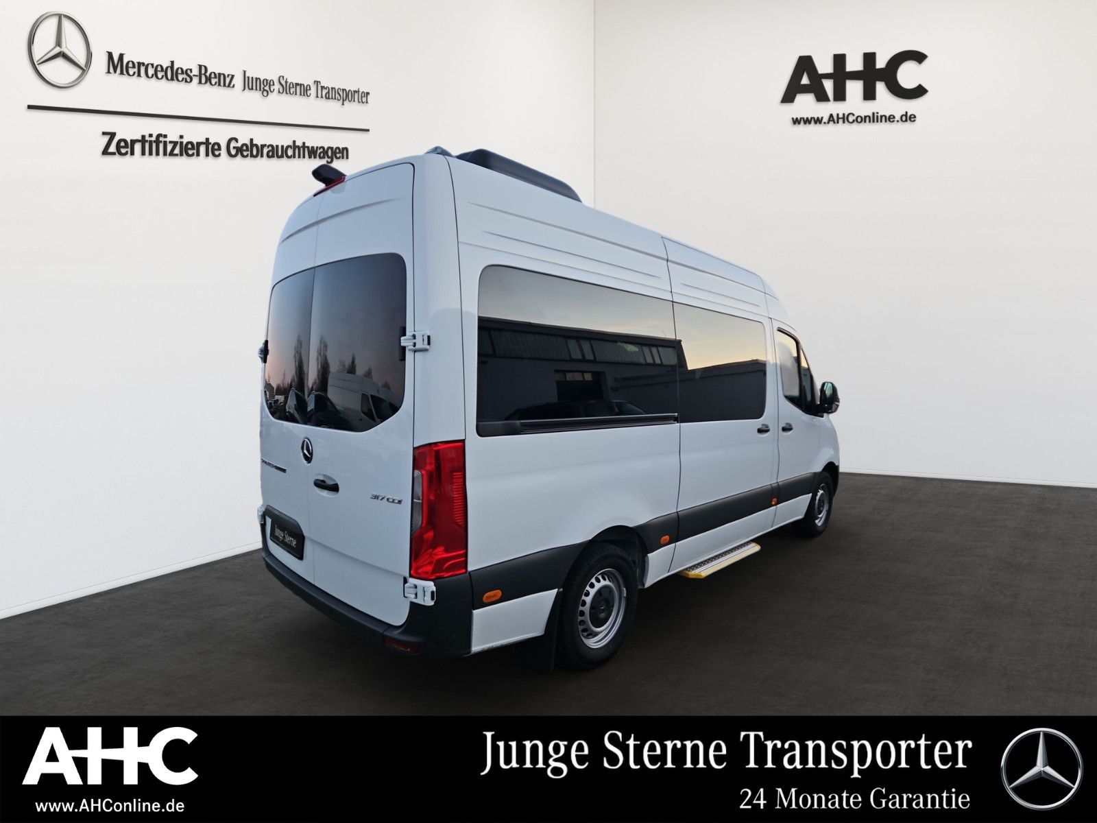 Fahrzeugabbildung Mercedes-Benz Sprinter 317 Kombi L2H2 Mobility Rollstuhl Lift
