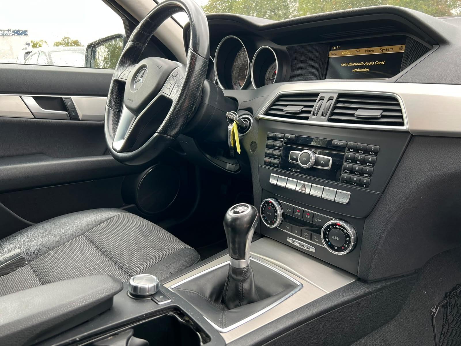 Mercedes-Benz C220 2011 — photo 19