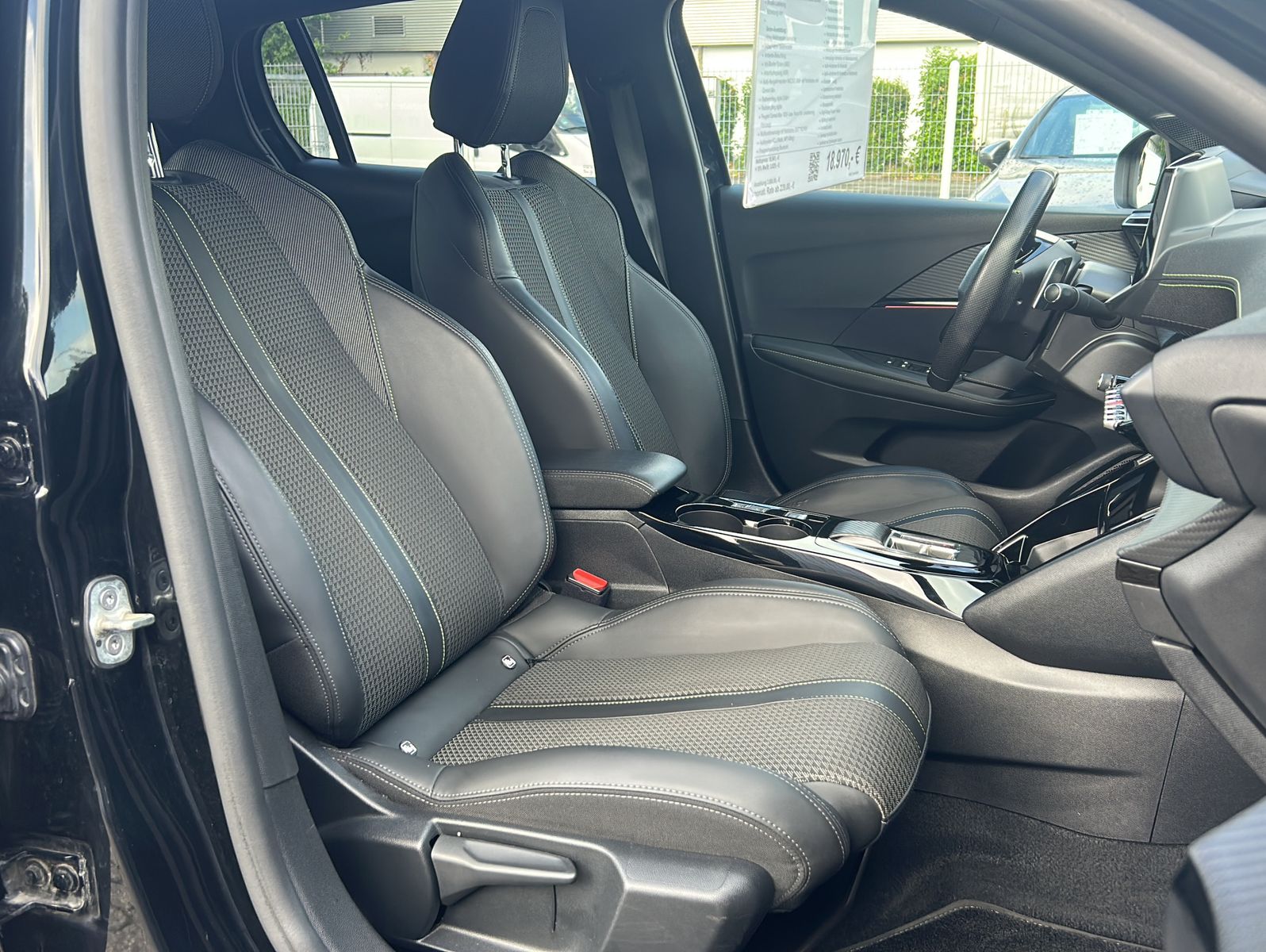 Fahrzeugabbildung Peugeot 208 GT PureTech