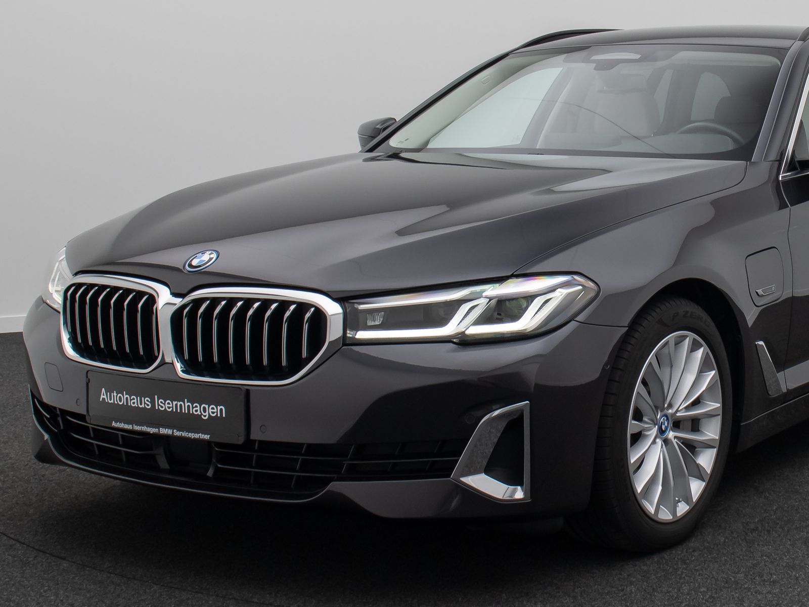 Fahrzeugabbildung BMW 530e Luxury Line DAB H/K 4xKlima Alarm AHK Sport