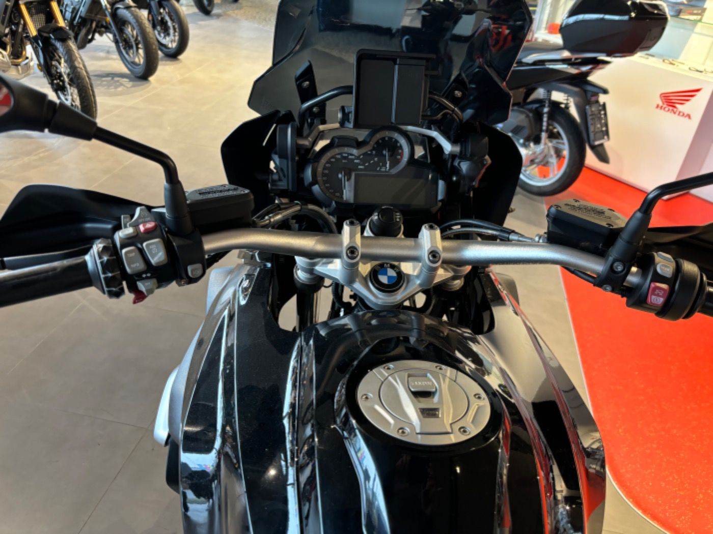 Fahrzeugabbildung BMW R 1200 GS 3 Pakete Topcase Seitenkoffer 2 Jahre