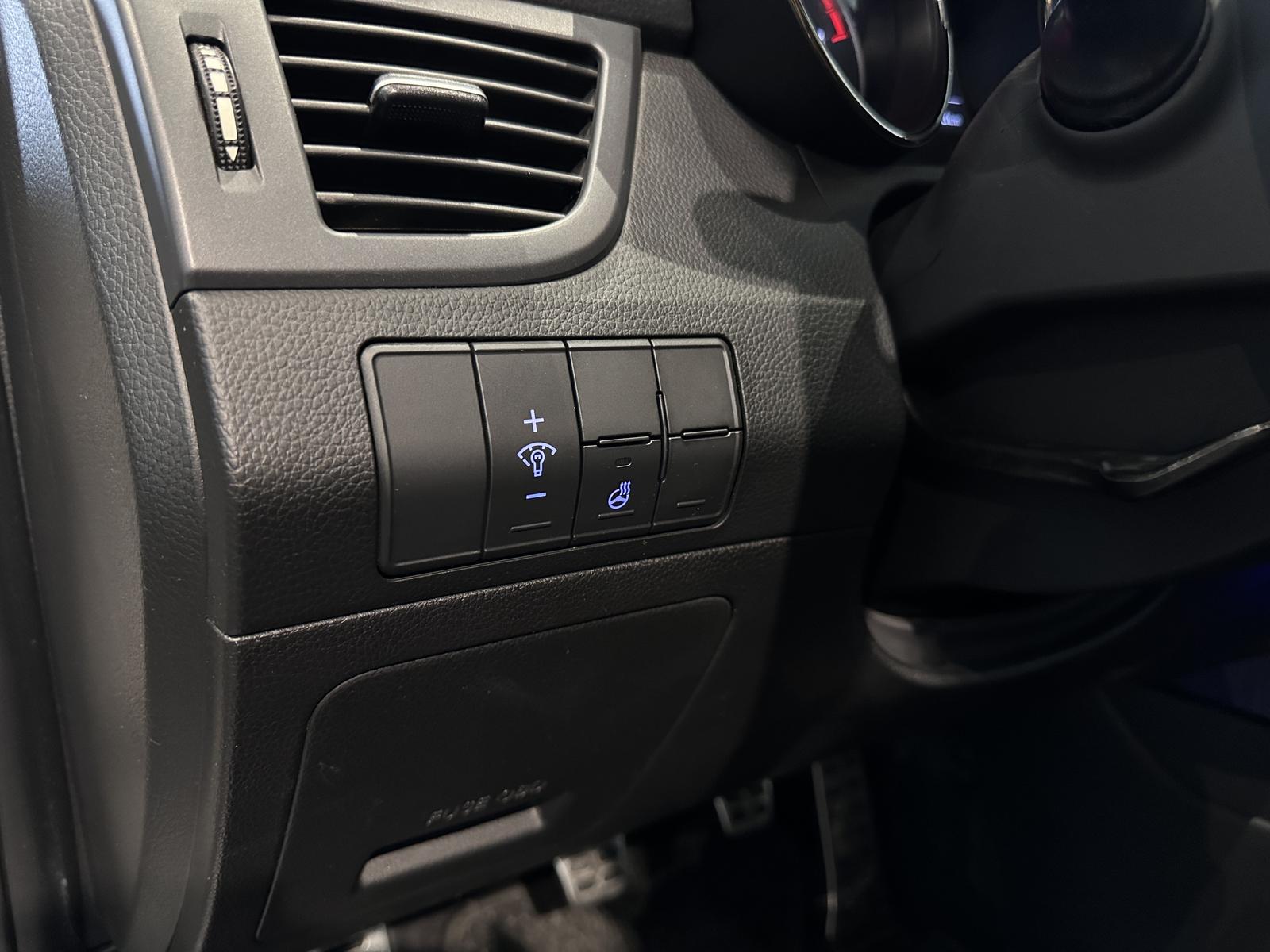 Hyundai i30 Turbo *1. HAND, NAVI, RFK, SCHECKHEFT*
