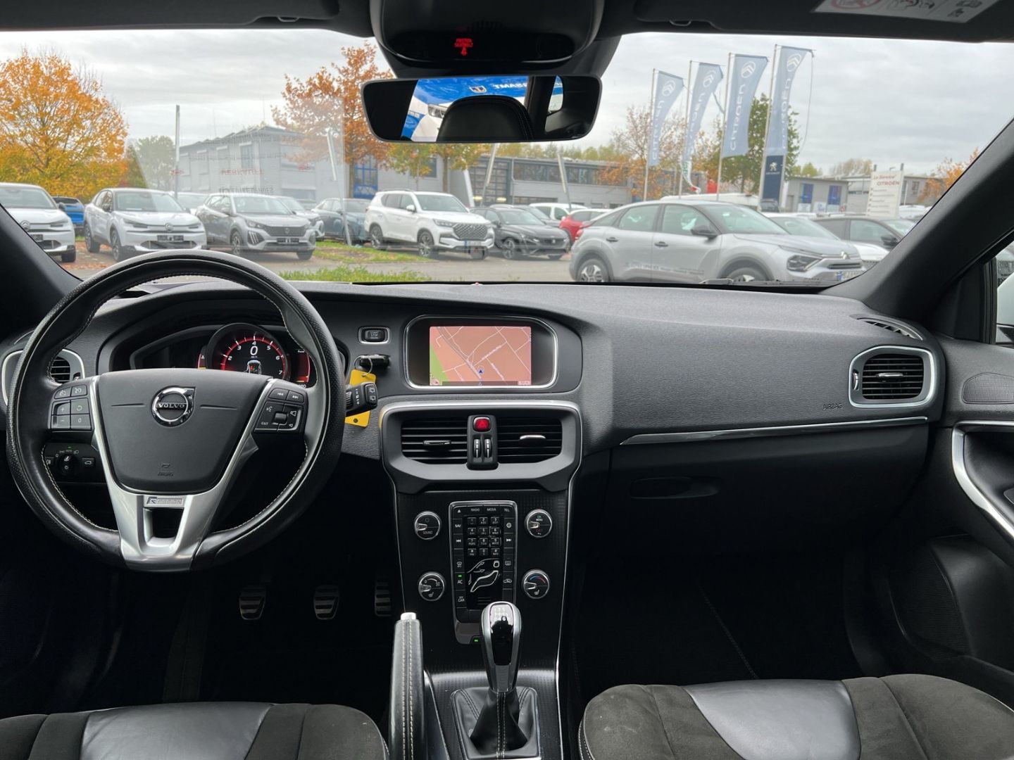 Fahrzeugabbildung Volvo V40 R-Design T2 2.0 Navi Leder LED Sperrdiff. Kl