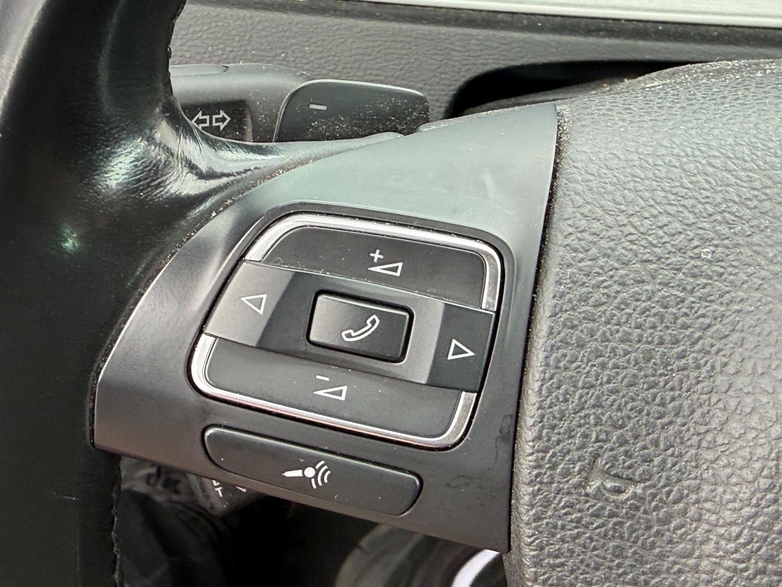 Volkswagen Passat 2011 — photo 18