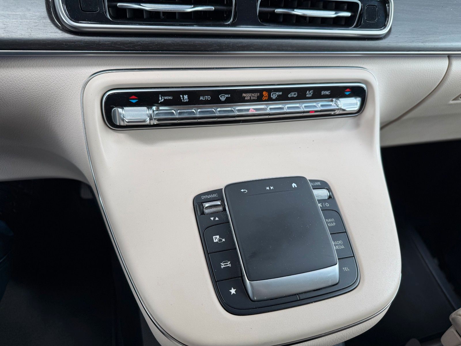 Fahrzeugabbildung Mercedes-Benz V 300 d AVA DISTRONIC 360Kamera