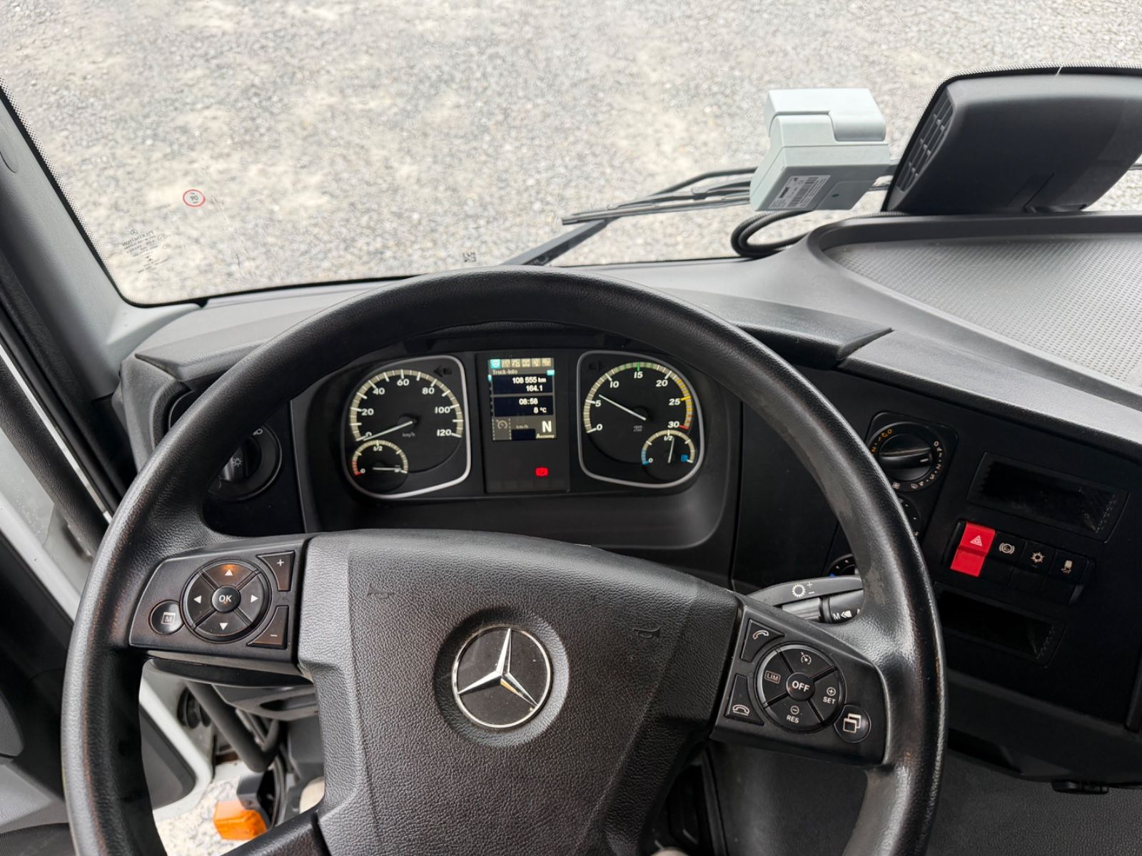 Fahrzeugabbildung Mercedes-Benz Atego 818 L Koffer LBW