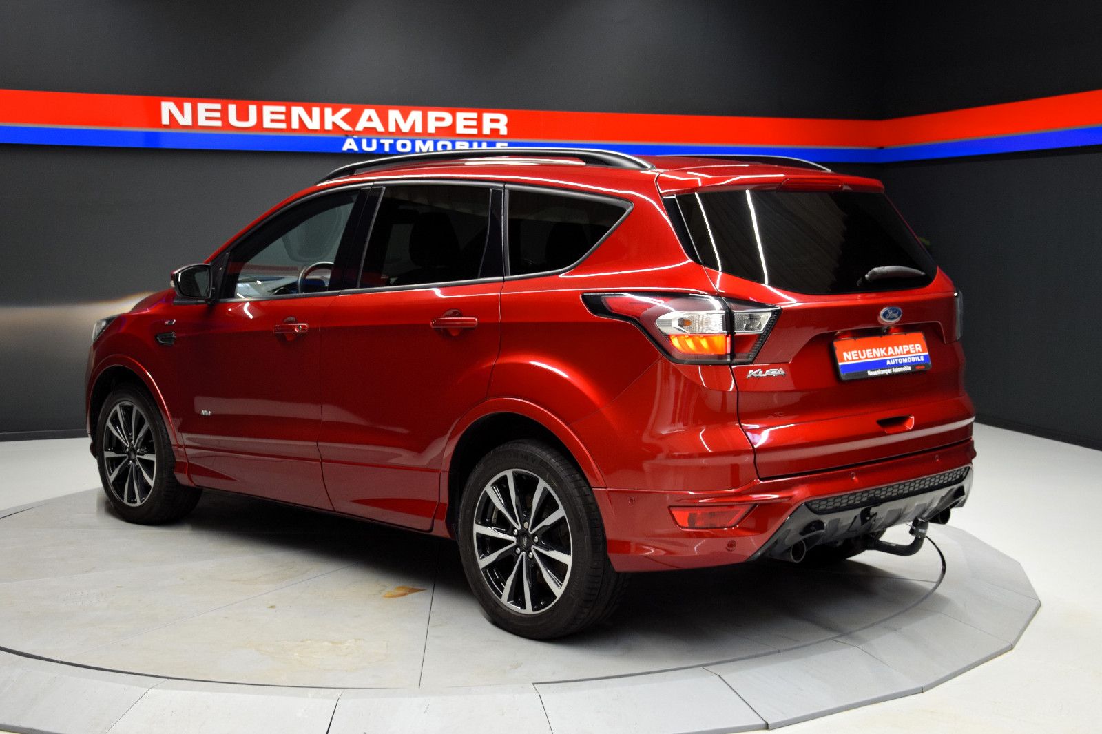 Fahrzeugabbildung Ford Kuga ST-Line Tempomat Kamera PDC Bi-Xenon el.Hkl