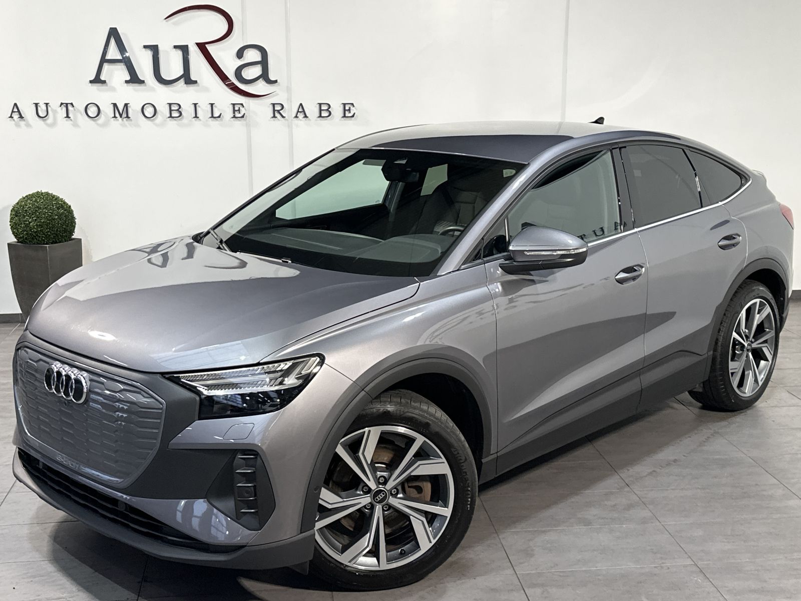 Fahrzeugabbildung Audi Q4 e-tron SpB 40 Sport NAV+MATRIX+AHK+ACC+20ZOLL