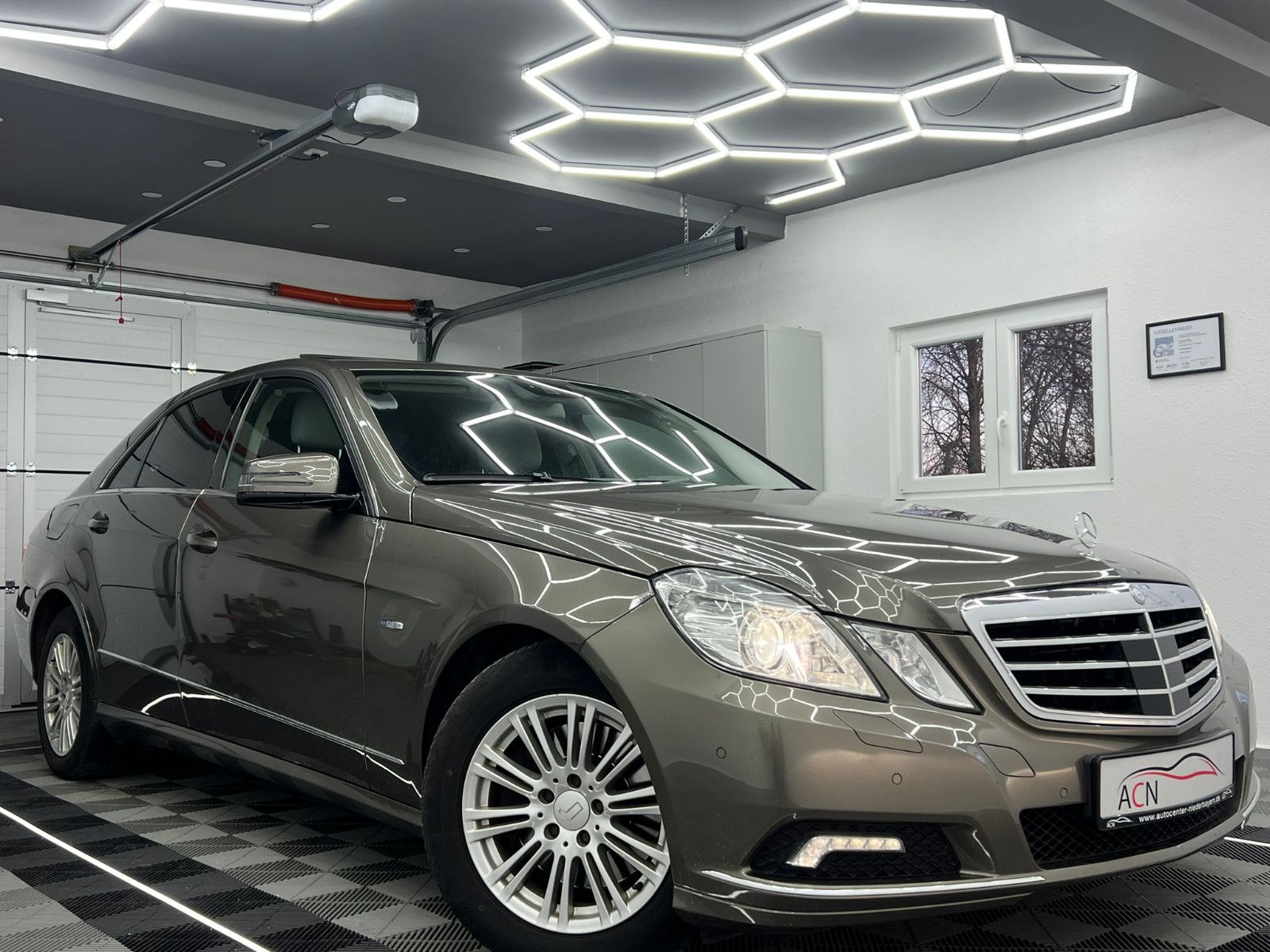 Fahrzeugabbildung Mercedes-Benz E 350 CGI BlueEfficiency/ACC/H&K/eGSD/ELEGANCE
