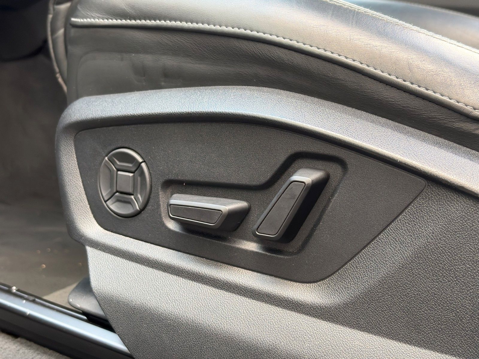 Fahrzeugabbildung Audi Q7 TDI Quattro S line *Luft*Matrix*Bose*Panodach