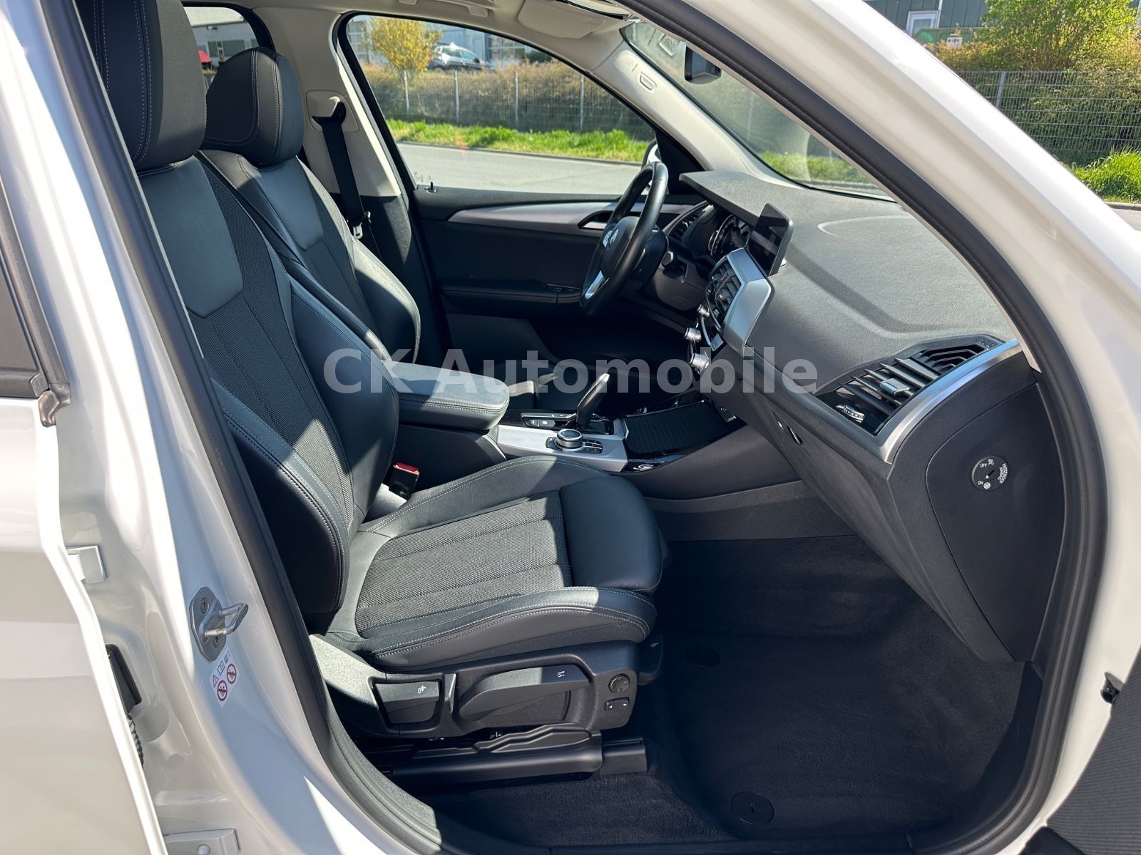 Fahrzeugabbildung BMW X3 xDrive20d Advantage/Navi/Head-Up/Pano/AHK