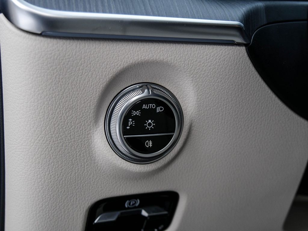 Mercedes-Benz C 200 AVANTGARDE |Avantgarde|DISTR|NAVI|360°|AHK