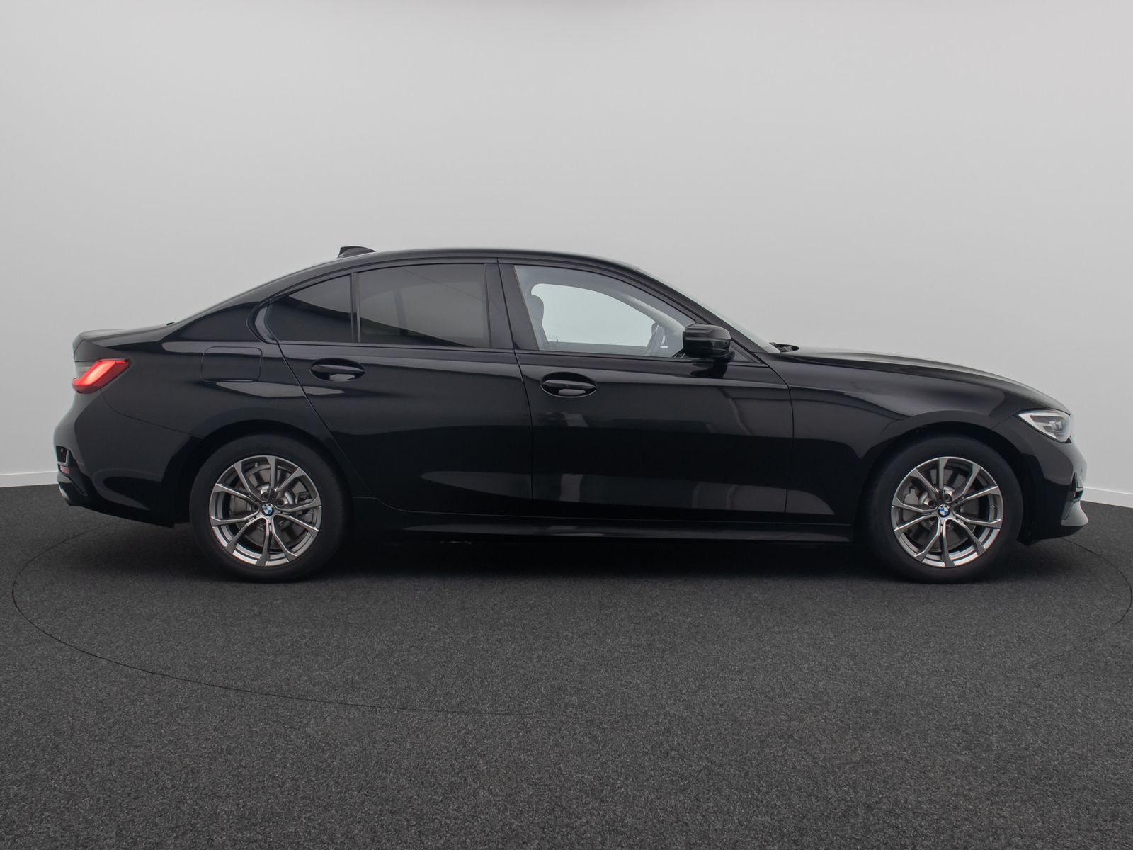 Fahrzeugabbildung BMW 330e Sport Line DAB Alarm Geschwindig Teilleder