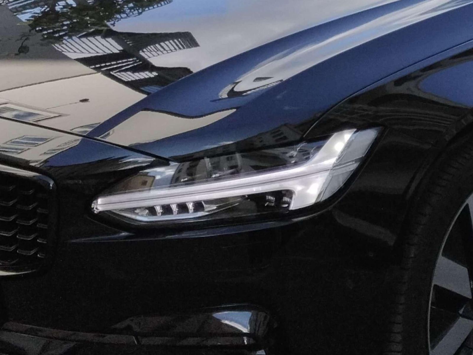 Volvo V90 Plus Dark Recharge Plug-In Hybrid AWD foto 5