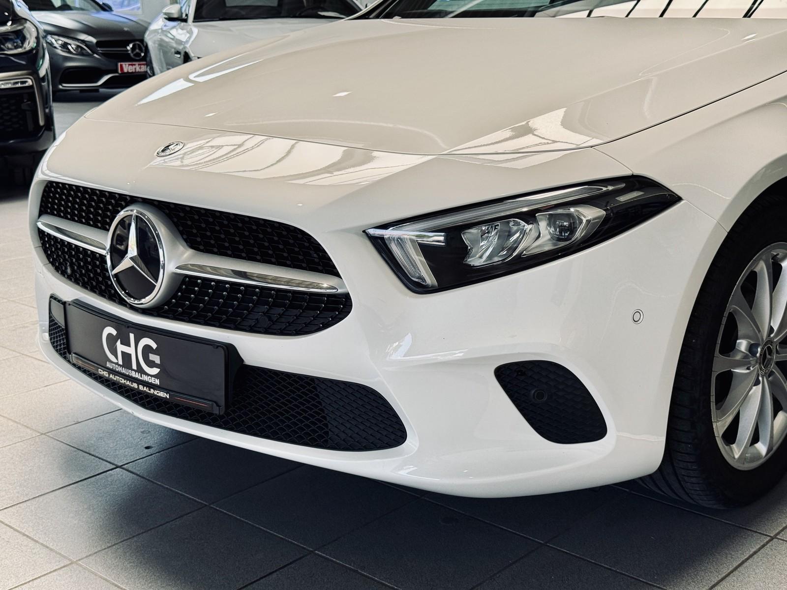 Mercedes-Benz A-Class SHZ Widescreen LED Carbon, миниатюра 9
