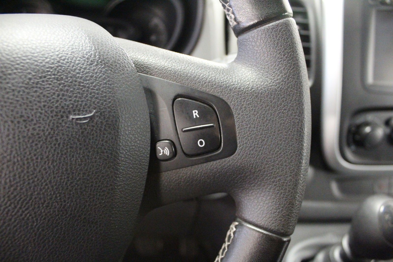 Fahrzeugabbildung Renault Trafic Combi dci 125 Expression*9-Sitzer*Navi*AH