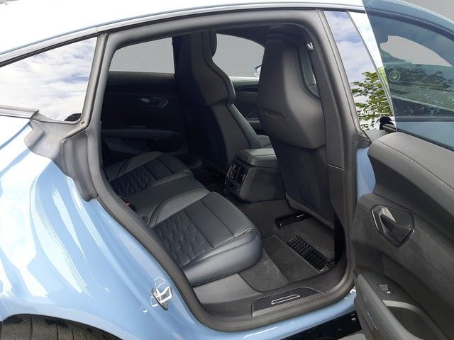 Fahrzeugabbildung Audi RS e-tron GT Pano Laser StdHz HeadUp 21" Massage