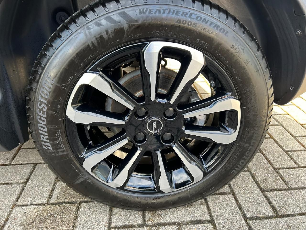 Fahrzeugabbildung Opel Crossland Elegance