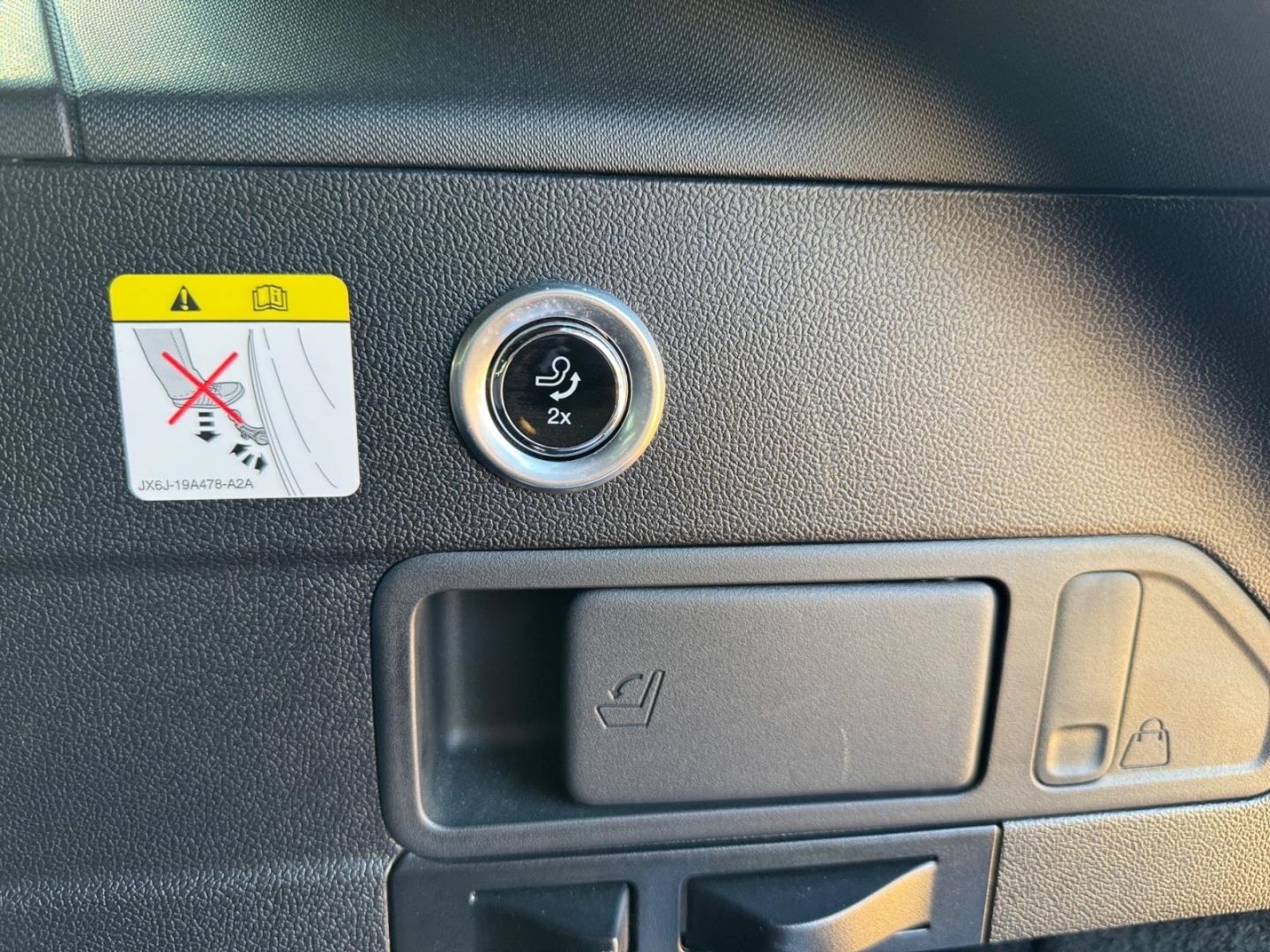 Fahrzeugabbildung Ford Focus Turnier ST-Line X AHK-klappbar Navi Matrix