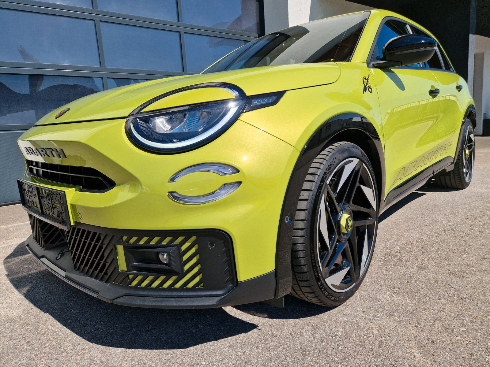 Abarth 600e*SCORPIONISSIMA*SOUNDPAKET*NETTO € 25825.-* imagem 2