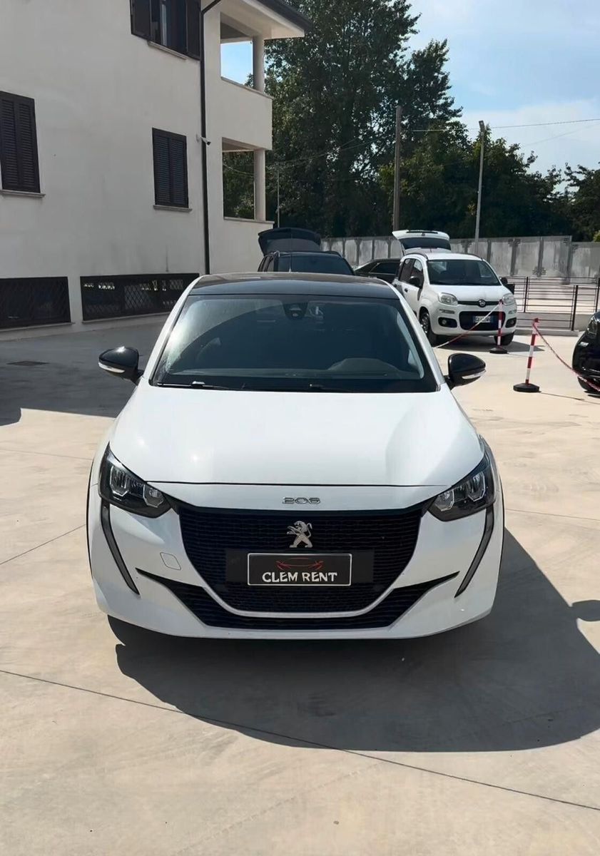 PEUGEOT 208