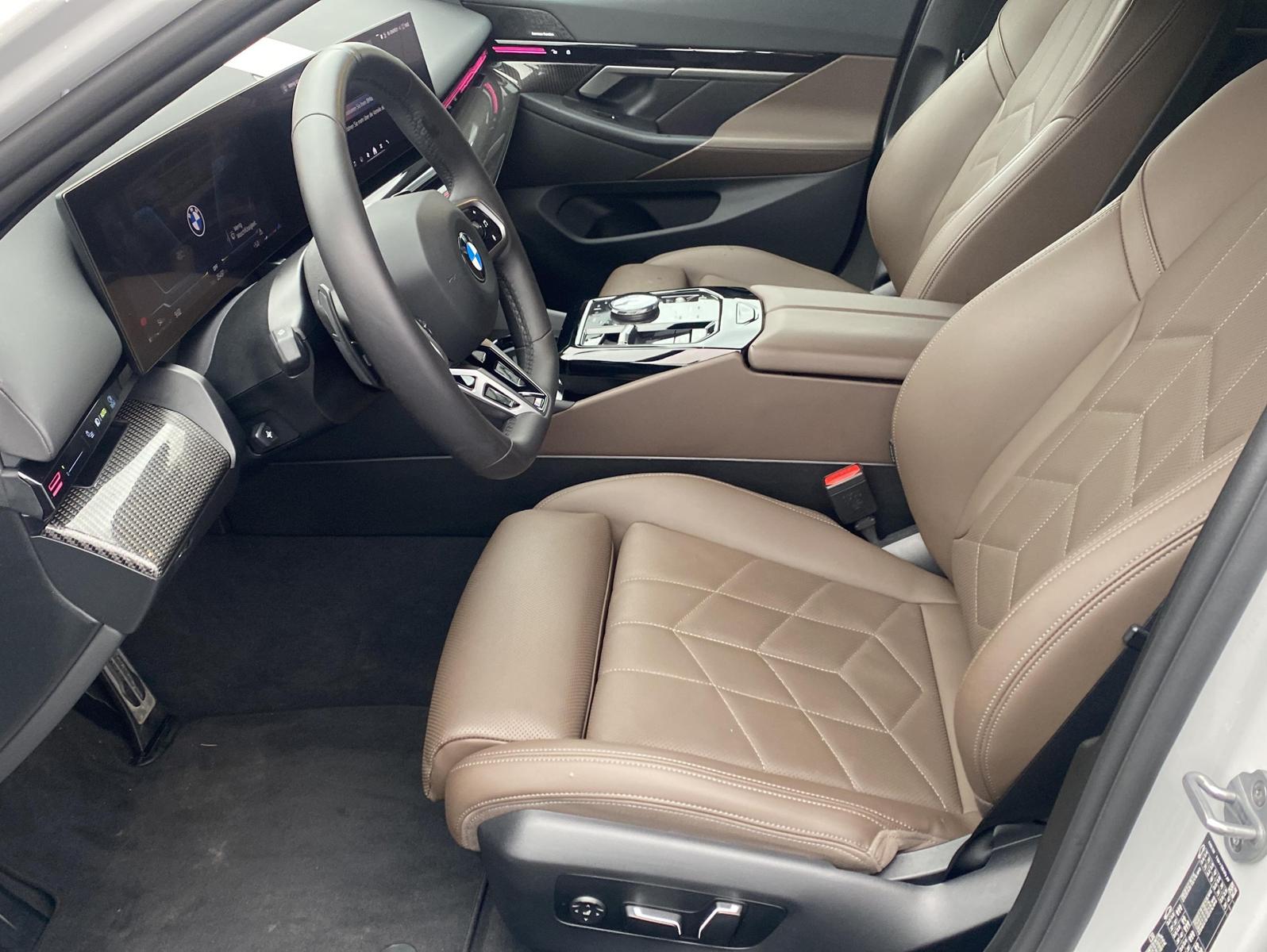 BMW 520 iA M Sport*Standheizung*Anhängerkupplung