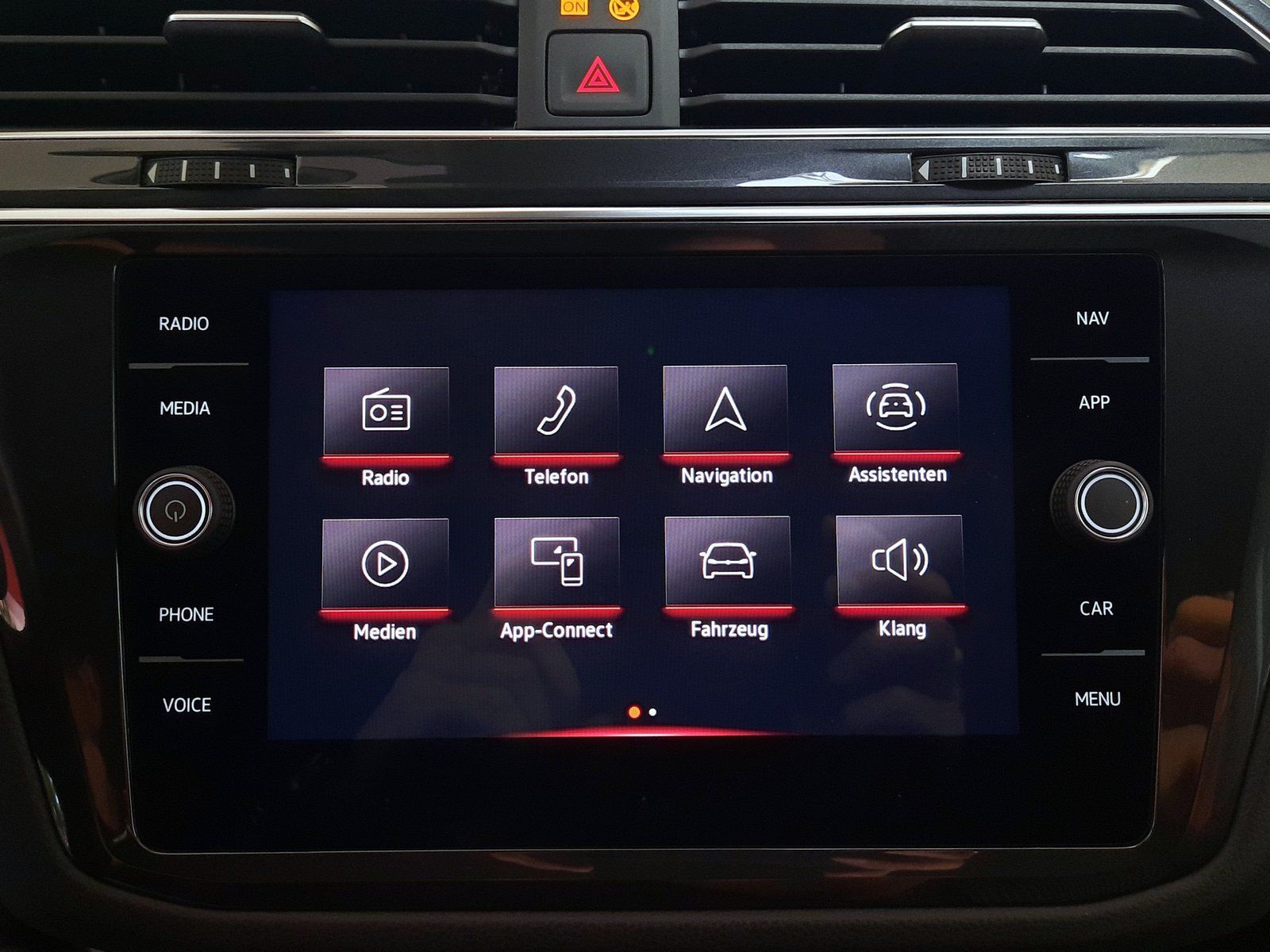 Fahrzeugabbildung Volkswagen Tiguan Active TSI *Navi*Cam*PDC*ACC*LED*Sitzhzg*