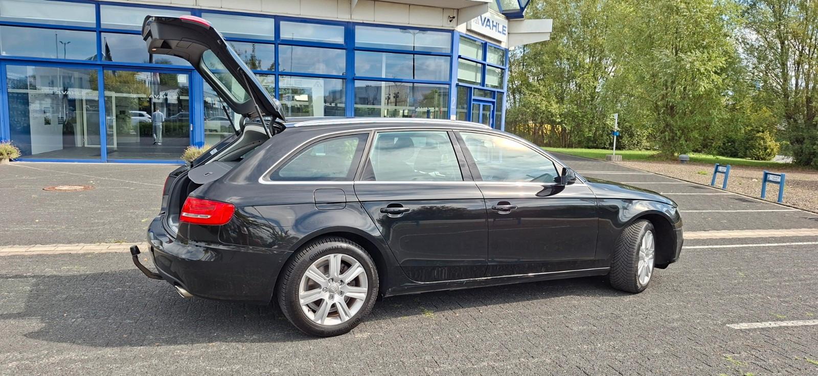 Audi A4 2011 — photo 9