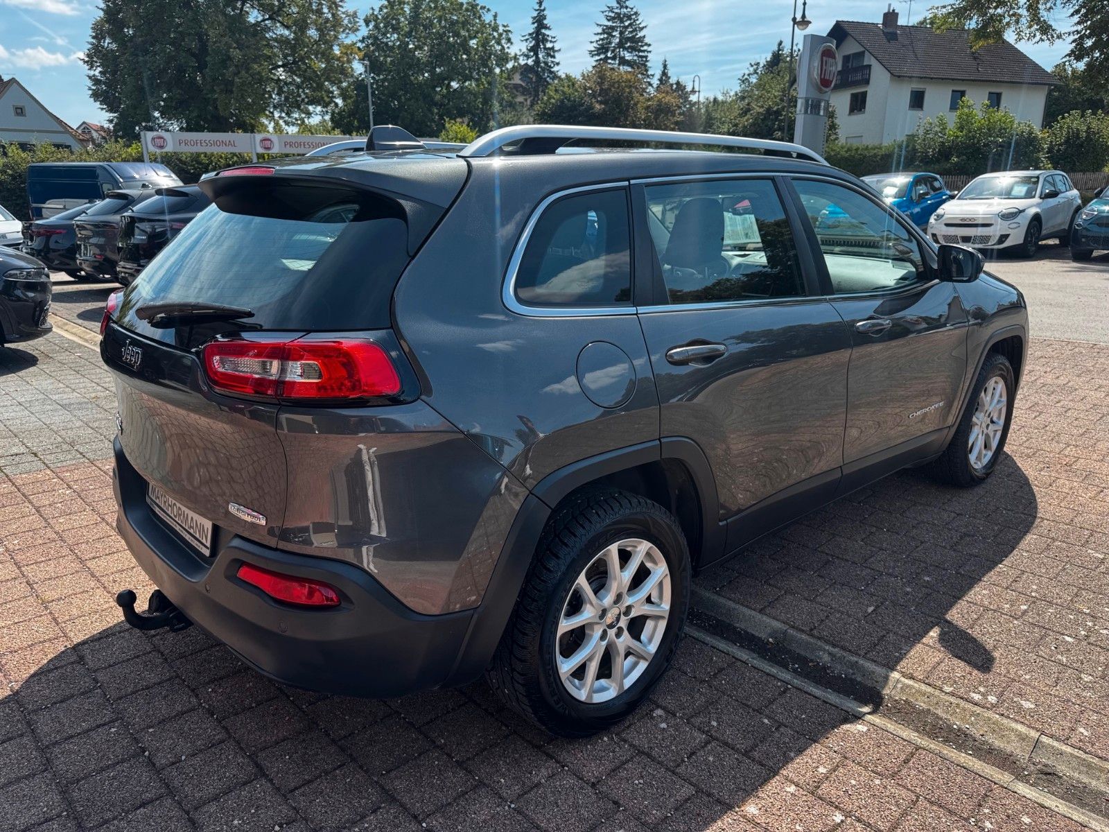 Fahrzeugabbildung Jeep JEEP CHEROKEE LONGITUDE 2.0L 4WD ALLRAD