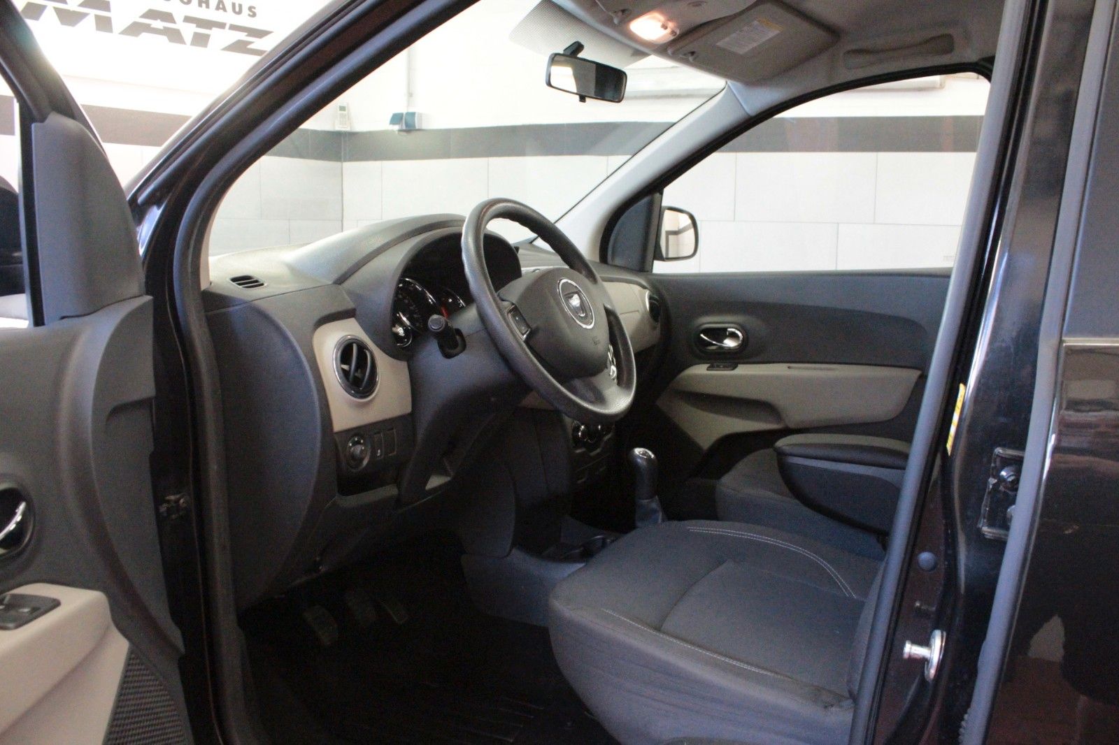 Fahrzeugabbildung Dacia Lodgy TCE 115  Lauréate *Navigation