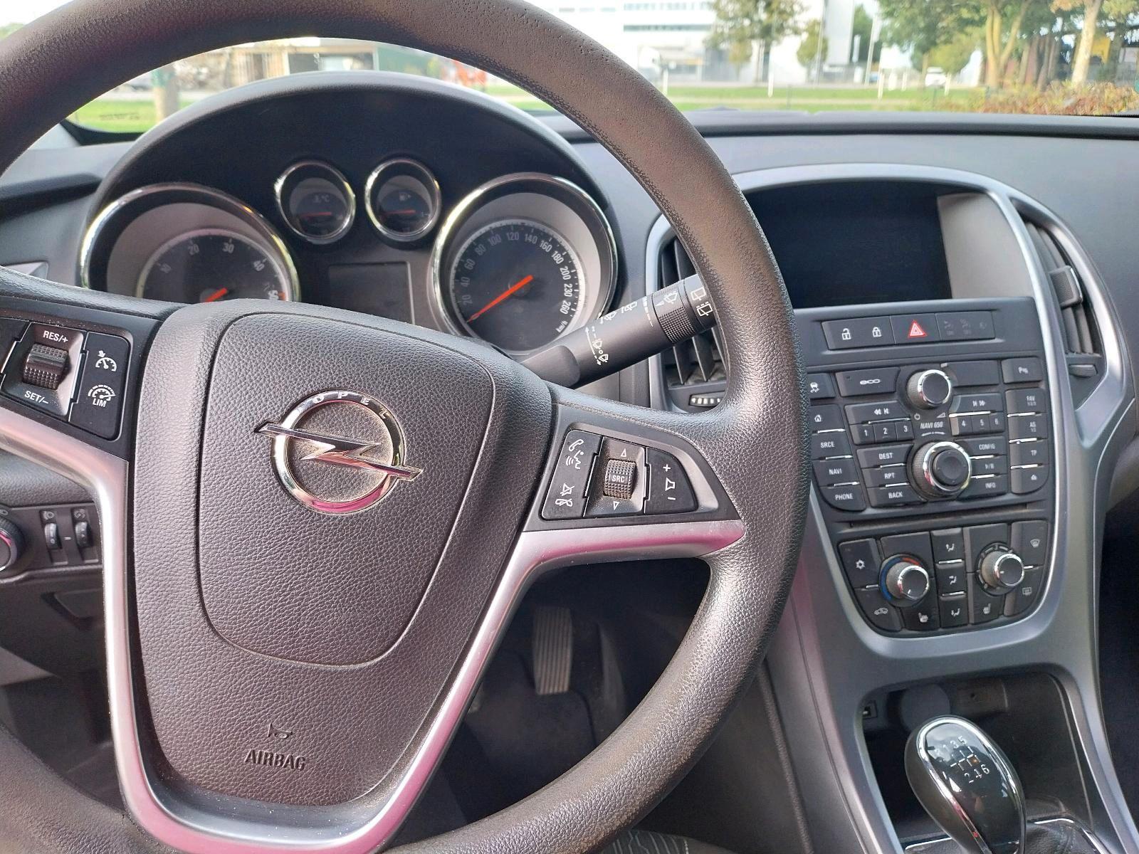 Opel Astra 2014 — photo 7