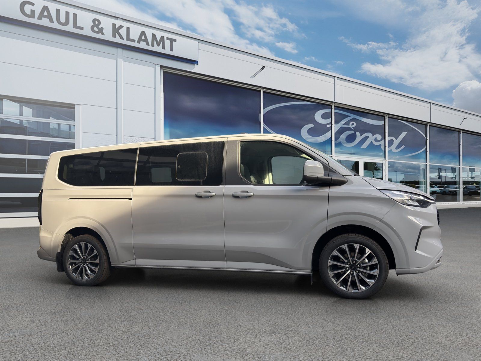 Fahrzeugabbildung Ford Tourneo Custom 320 L2 Tourneo Titanium FWD