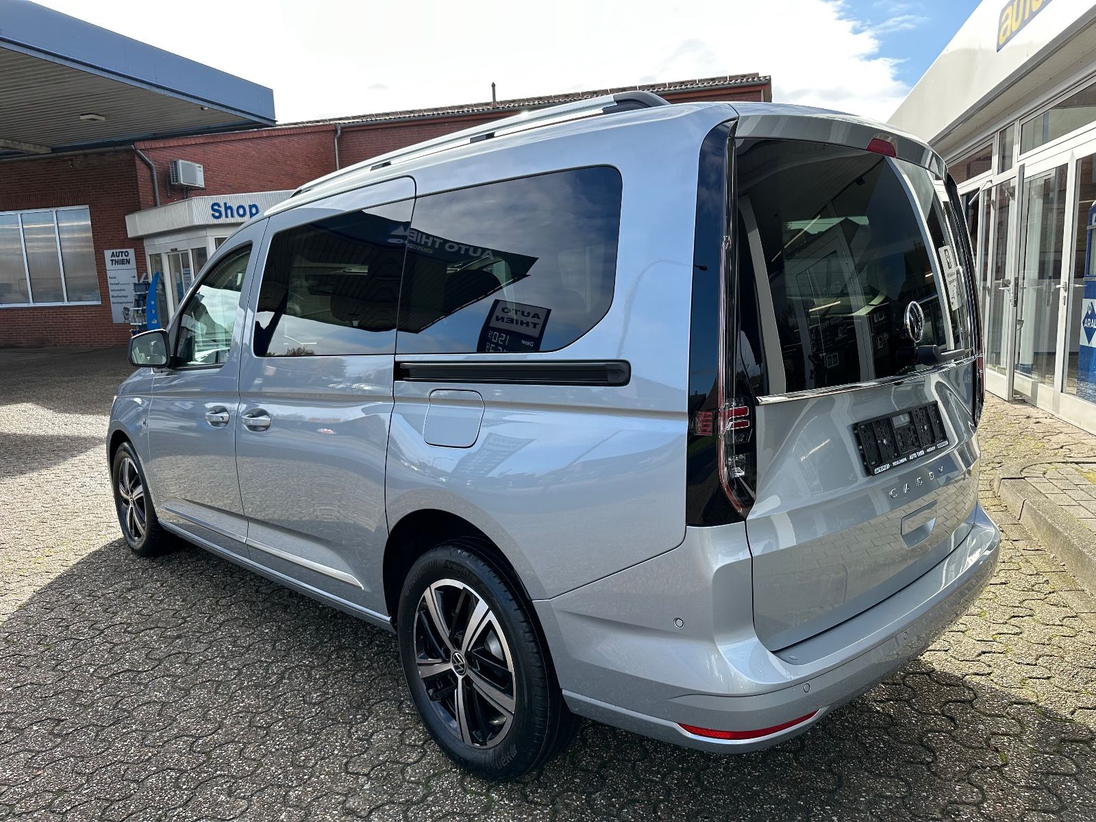 Fahrzeugabbildung Volkswagen Caddy Maxi 1.5 TSI Style DSG Navi/AHK/ACC/LED