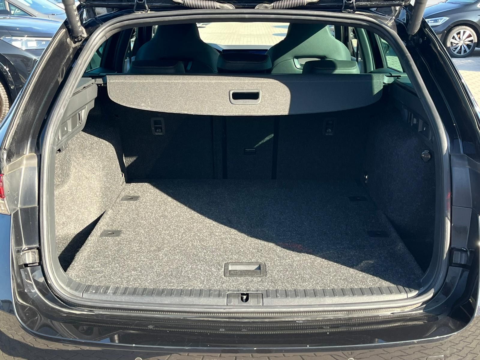 Fahrzeugabbildung SKODA Octavia 1.5 DSG Sportline PANO*MATRIX*AHK*5J.GAR
