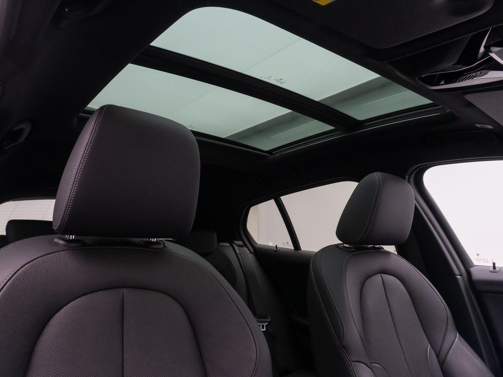 Fahrzeugabbildung BMW 118i M Sport Panorama Kamera HUD DAB H/K Komfort