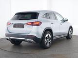Mercedes-Benz GLA 200 PROG ADVANC,AHK,WINTERP,KAM,DISTR - silberne Mercedes-Benz GLA-Klasse