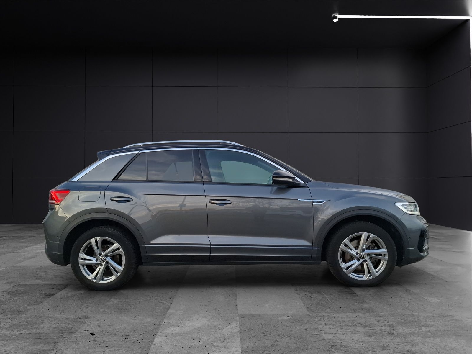 Fahrzeugabbildung Volkswagen T-Roc TDI R-Line DSG LED AHK Navi AID ACC RFK SH