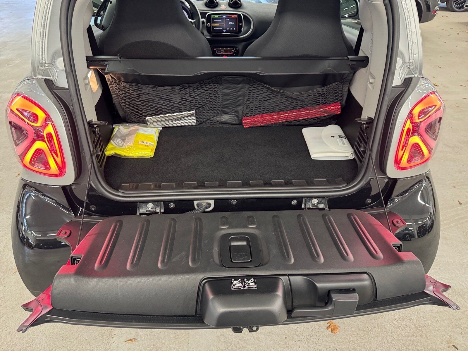 Fahrzeugabbildung Smart smart EQ fortwo Exclusive*Pano*LED*Kamera*22kW*