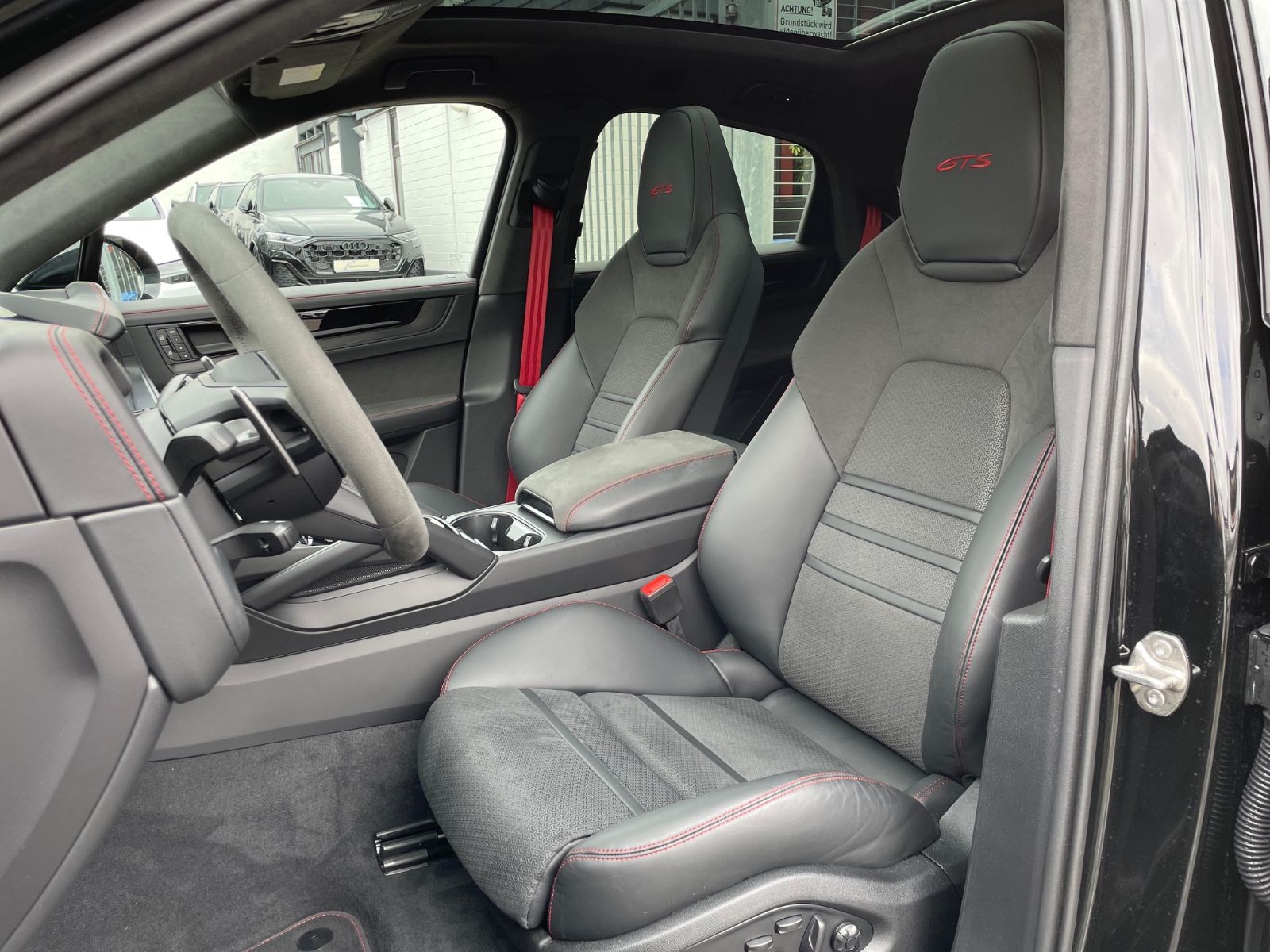 Fahrzeugabbildung Porsche Cayenne GTS Coupé |HUD|ACC|360°|3.Disp|Sportdesi